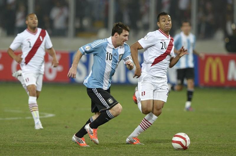 Com Messi apagado, Argentina empata com o Peru