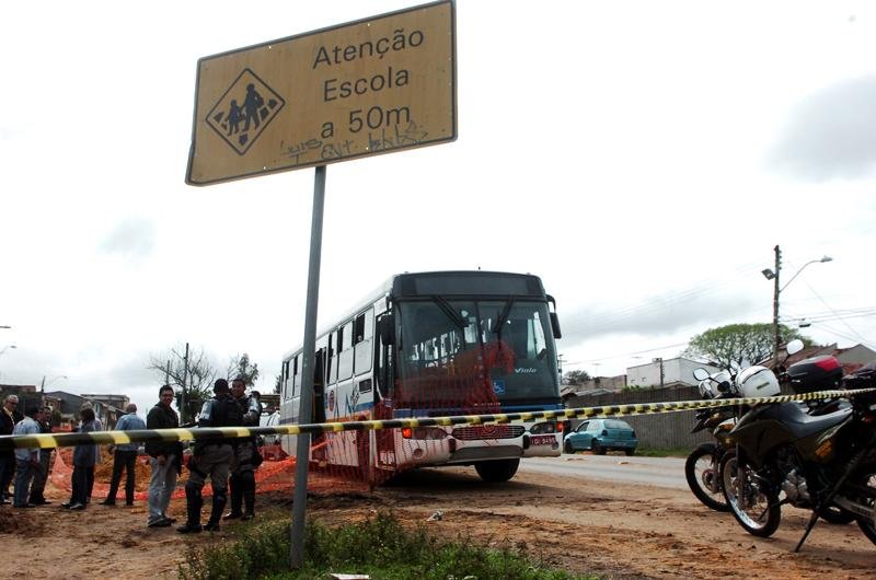 Homem foi alvejado em coletivo na Vila Cruzeiro