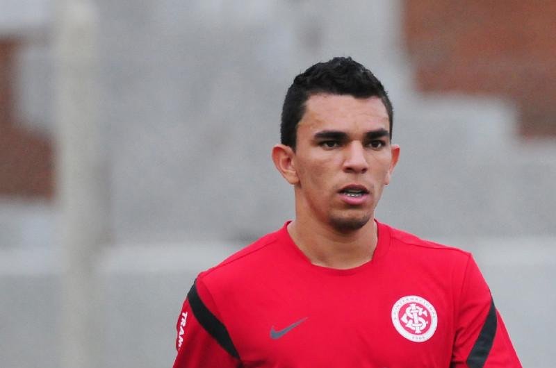 Ratinho foi confirmado para a lateral-direita