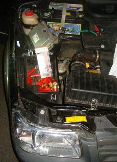 Tr&ecirc;s homens foram presos dentro do carro durante opera&ccedil;&atilde;o de rotina 