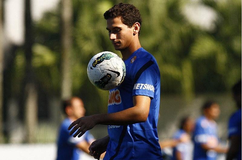 Meia Ganso est&aacute; de sa&iacute;da do Santos