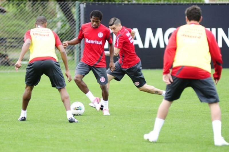 Grupo colorado treina para encarar o Botafogo