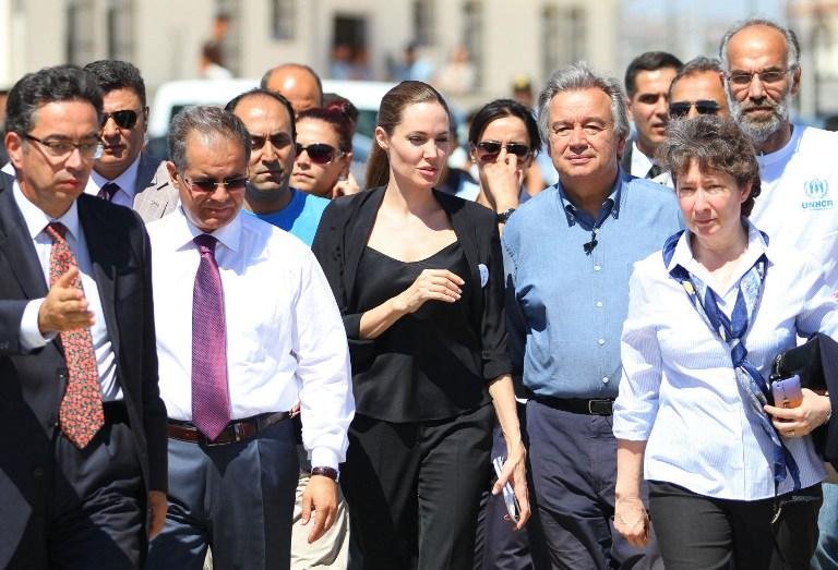 Atriz Angelina Jolie visitou o maior campo de refugiados s&iacute;rios na Turquia