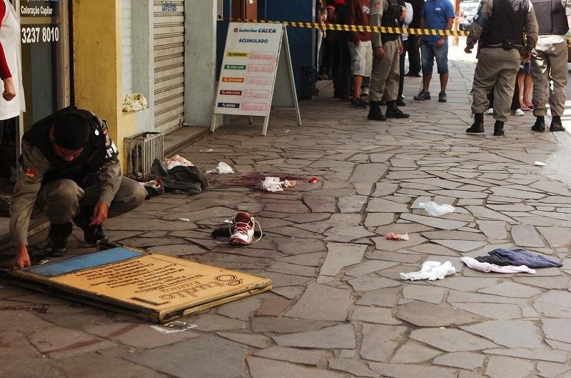 Assalto a lot&eacute;rica teve troca de tiros em Porto Alegre