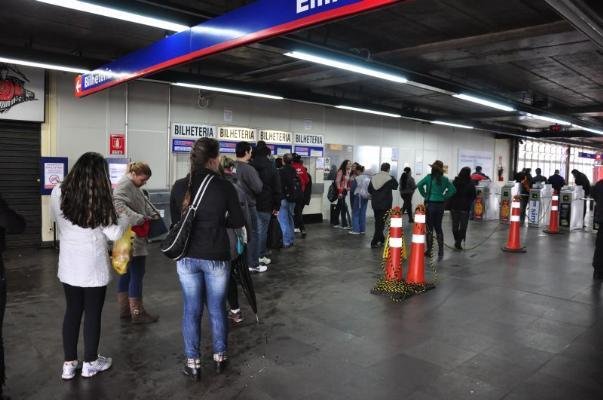 Crescimento de assaltos for&ccedil;ou a redu&ccedil;&atilde;o no atendimento das bilheterias |