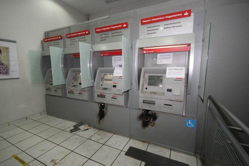 Dois terminais foram arrombados em Livramento