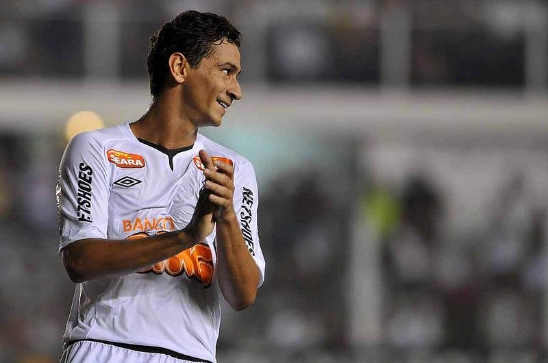 Santos se re&uacute;ne para decidir situa&ccedil;&atilde;o do meia Ganso