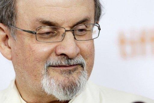 Salman Rushdie conta a hist&oacute;ria de uma d&eacute;cada vivendo na clandestinidade