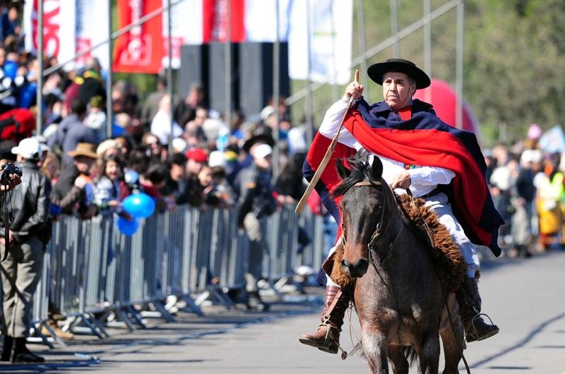 Apesar do vento, tempo colabou com o desfile e o sol predominou
