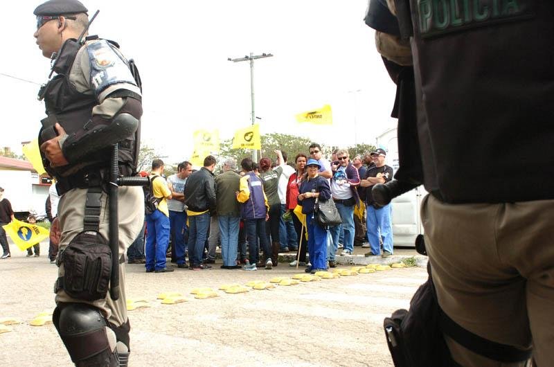 Protesto de grevistas gera tumulto em centro de distribui&ccedil;&atilde;o dos Correios