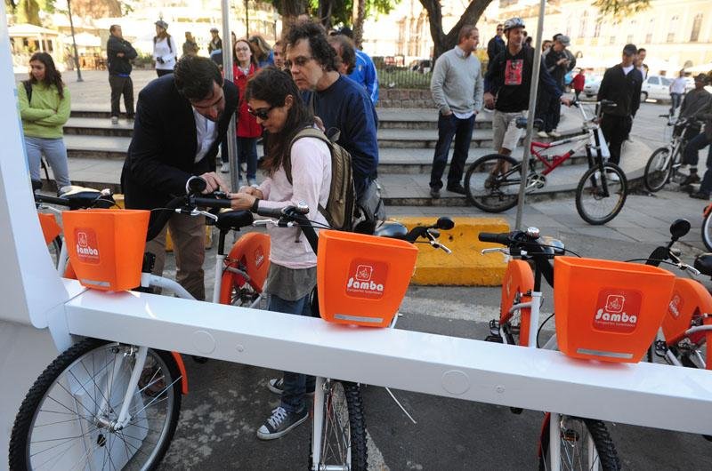 Aluguel de bicicletas come&ccedil;a com mais de mil cadastros em Porto Alegre