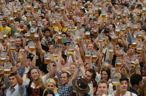 Come&ccedil;a em Munique a Oktoberfest, maior festa de cerveja do mundo