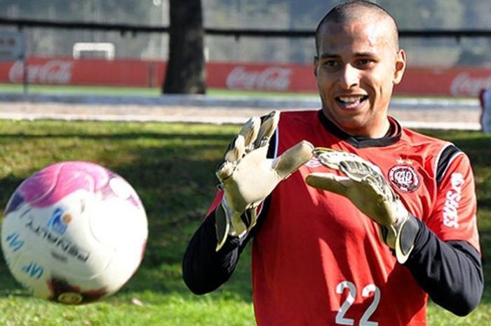 Auditores consideraram que flagrantes de doping do goleiro Rodolfo se referem ao mesmo caso