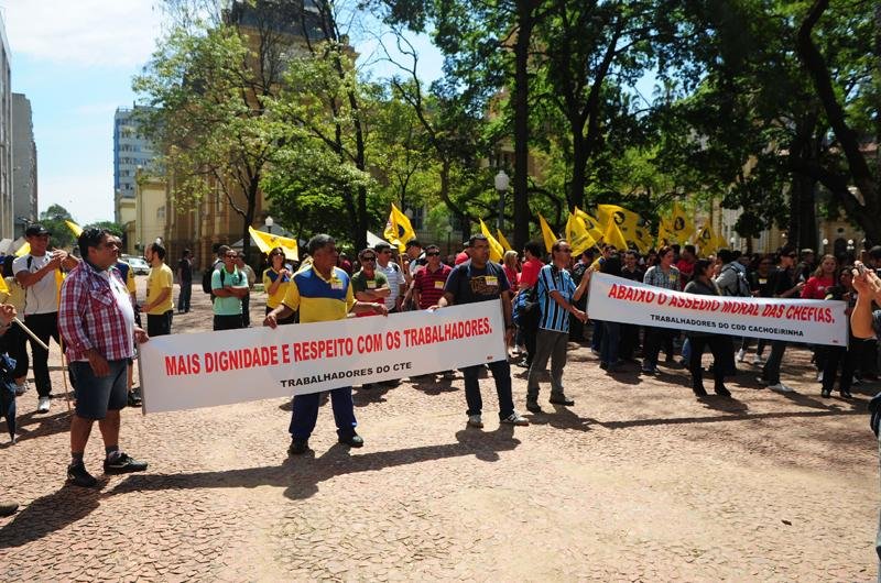 A&ccedil;&atilde;o vale para as ag&ecirc;ncias dos bancos Santander, em Porto Alegre e Ita&uacute;, na Regi&atilde;o Metropolitana 