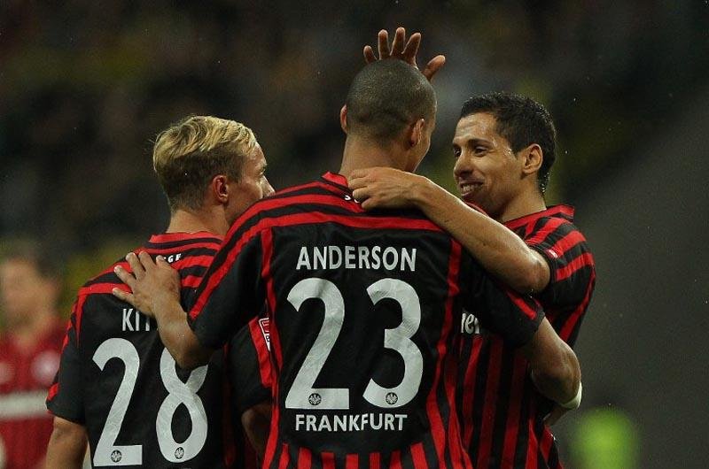 Bayern de Munique vence e assume lideran&ccedil;a isolada