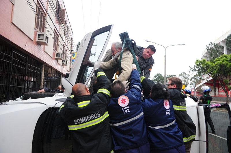 Tr&acirc;nsito ficou bloqueado no sentido Bairro-Centro, causando lentid&atilde;o