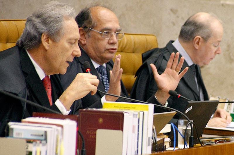 Debate come&ccedil;ou quando Lewandowski afirmou que uso de terceiros para assinar saques n&atilde;o &eacute; lavagem