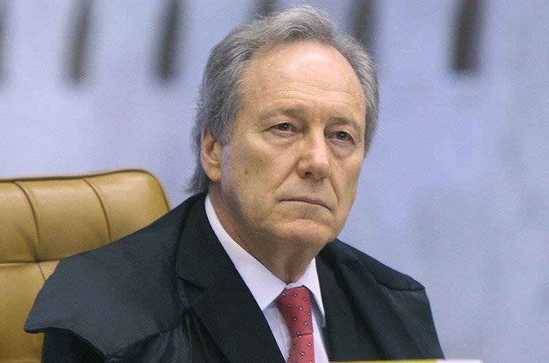 Revisor discute com relator e condena Roberto Jefferson no processo do mensal&atilde;o