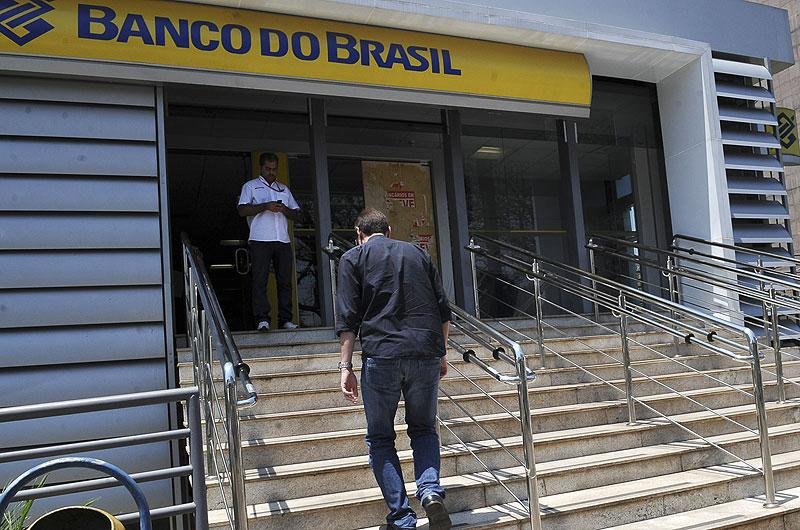 Funcion&aacute;rios dos bancos privados voltaram hoje ao trabalho