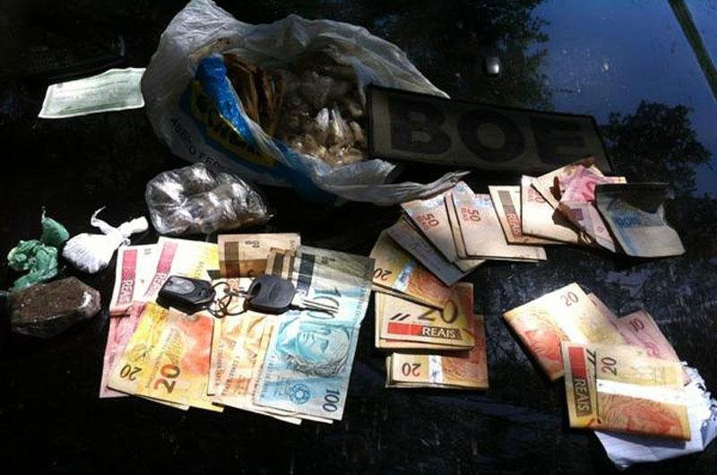 Pol&iacute;cia prende suspeitos de tr&aacute;fico e roubo de ve&iacute;culos na Capital