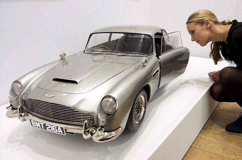 Carro dirigido por Daniel Craig &eacute; a maior atra&ccedil;&atilde;o