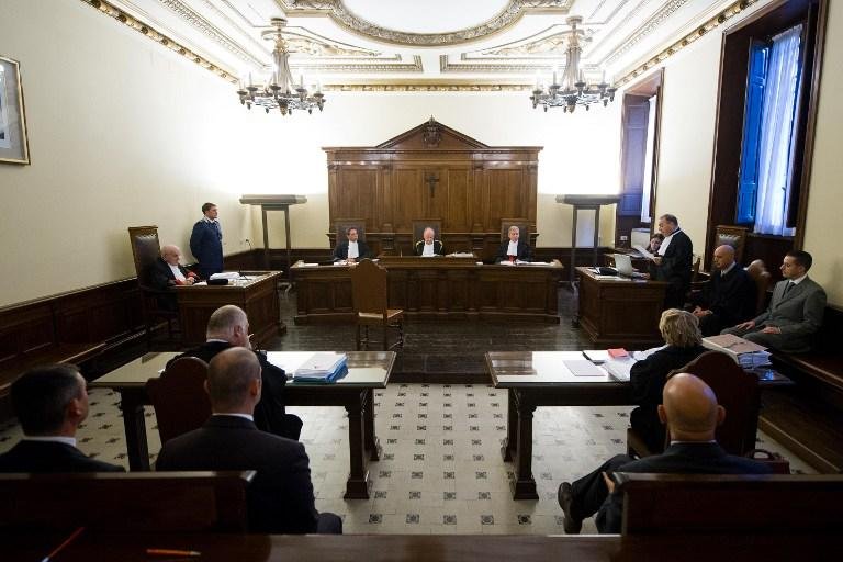 Paolo Gabriele, ex-mordomo do Papa, &eacute; julgado pelo roubo e difus&atilde;o de documentos de Bento XVI