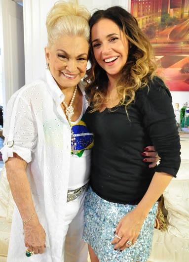 Em 2011, posou ao lado da cantora Daniela Mercury