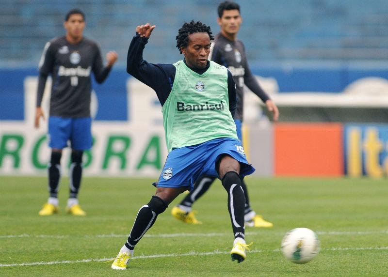Z&eacute; Roberto treinou normalmente e enfrenta o Santos