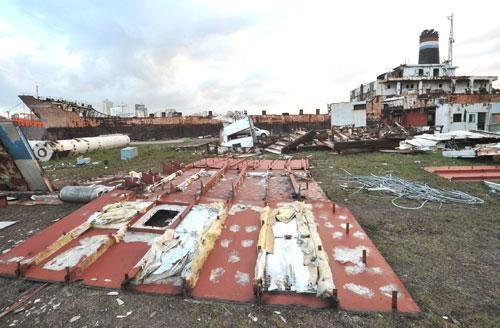 Embarca&ccedil;&otilde;es paraguaias se encontram no Cais do Porto desde 1997