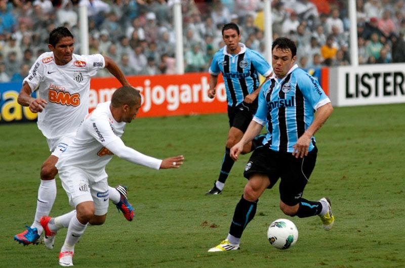 Kl&eacute;ber estar&aacute; em campo para enfrentar novamente o Santos 