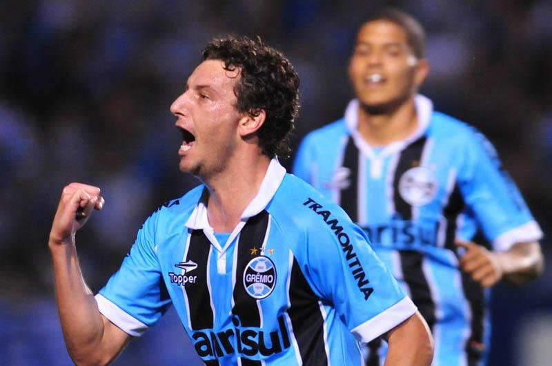 Elano revela m&aacute;goa com diretoria do Santos 