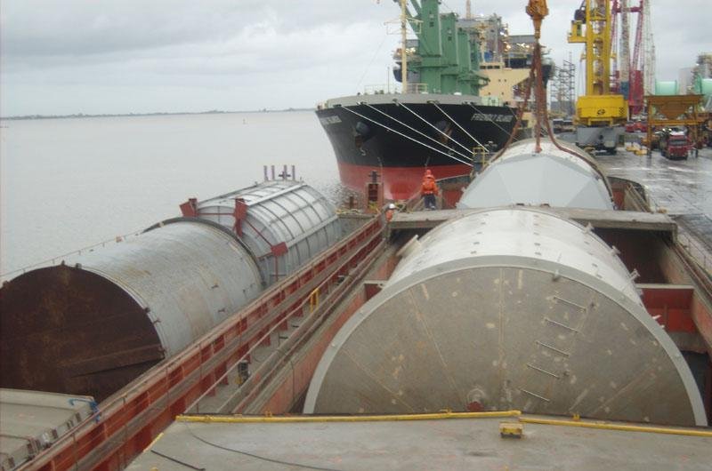 Megaopera&ccedil;&atilde;o transporta pe&ccedil;as gigantes para a Refap