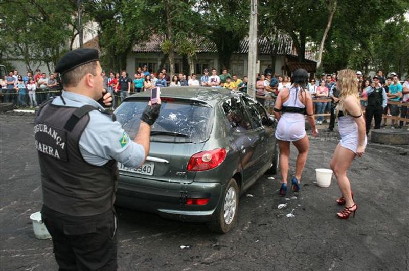 O evento contou com encontro de som automotivo, performance de dan&ccedil;arinas e diversos carros preparados