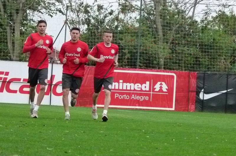 D&acute;Ale e &Iacute;ndio fazem treino no Parque Gigante