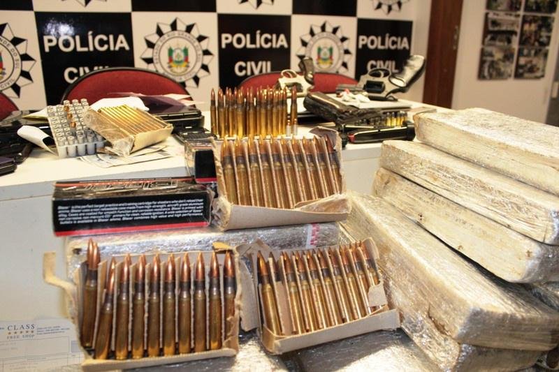 Farta muni&ccedil;&atilde;o foi localizada com suspeitos