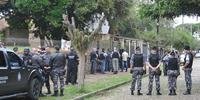 Criminosos fazem reféns desde o início da tarde desta quinta-feira em uma casa no bairro Ipanema