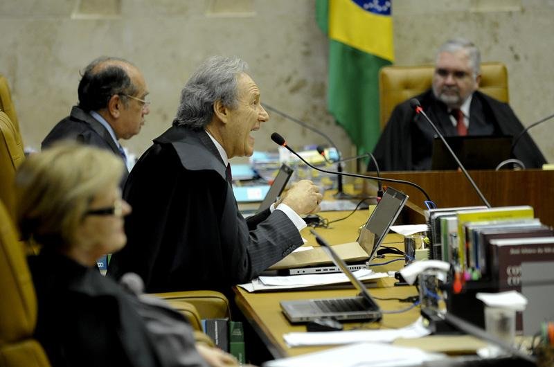 Ministro revisor do mensal&atilde;o, Ricardo  Lewandowski vota pela absolvi&ccedil;&atilde;o do ex-ministro da Casa Civil Jos&eacute; Dirceu