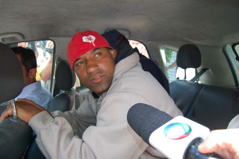 Ex-atacante Viola &eacute; detido por desacato e porte ilegal de armas 