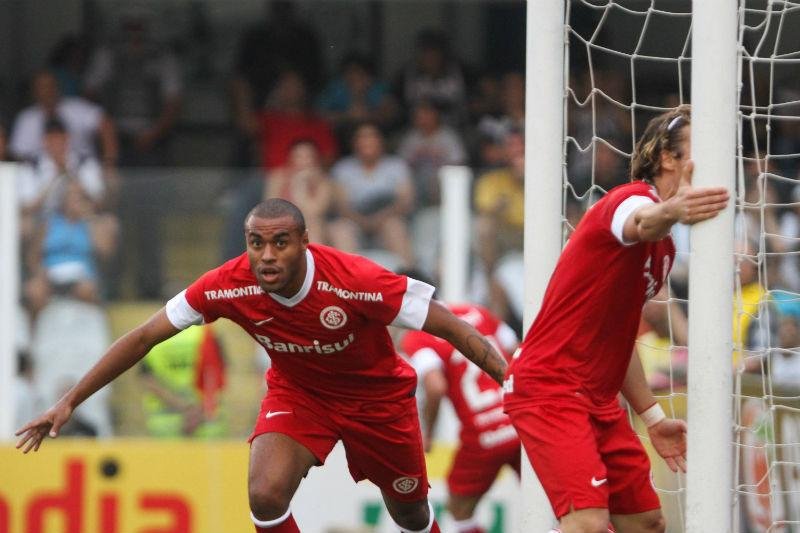 Cassiano marcou o gol de empate do Inter contra o Santos