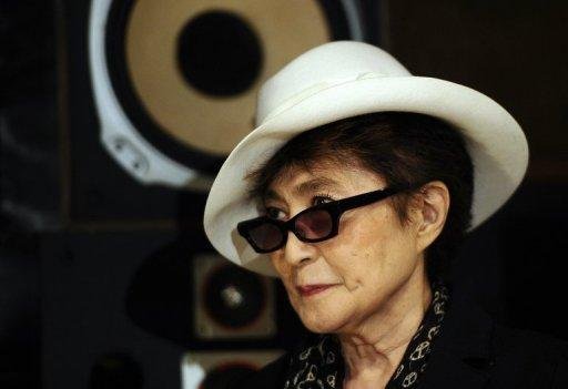 Yoko Ono concede pr&ecirc;mio pela paz a Lady Gaga e Pussy Riot