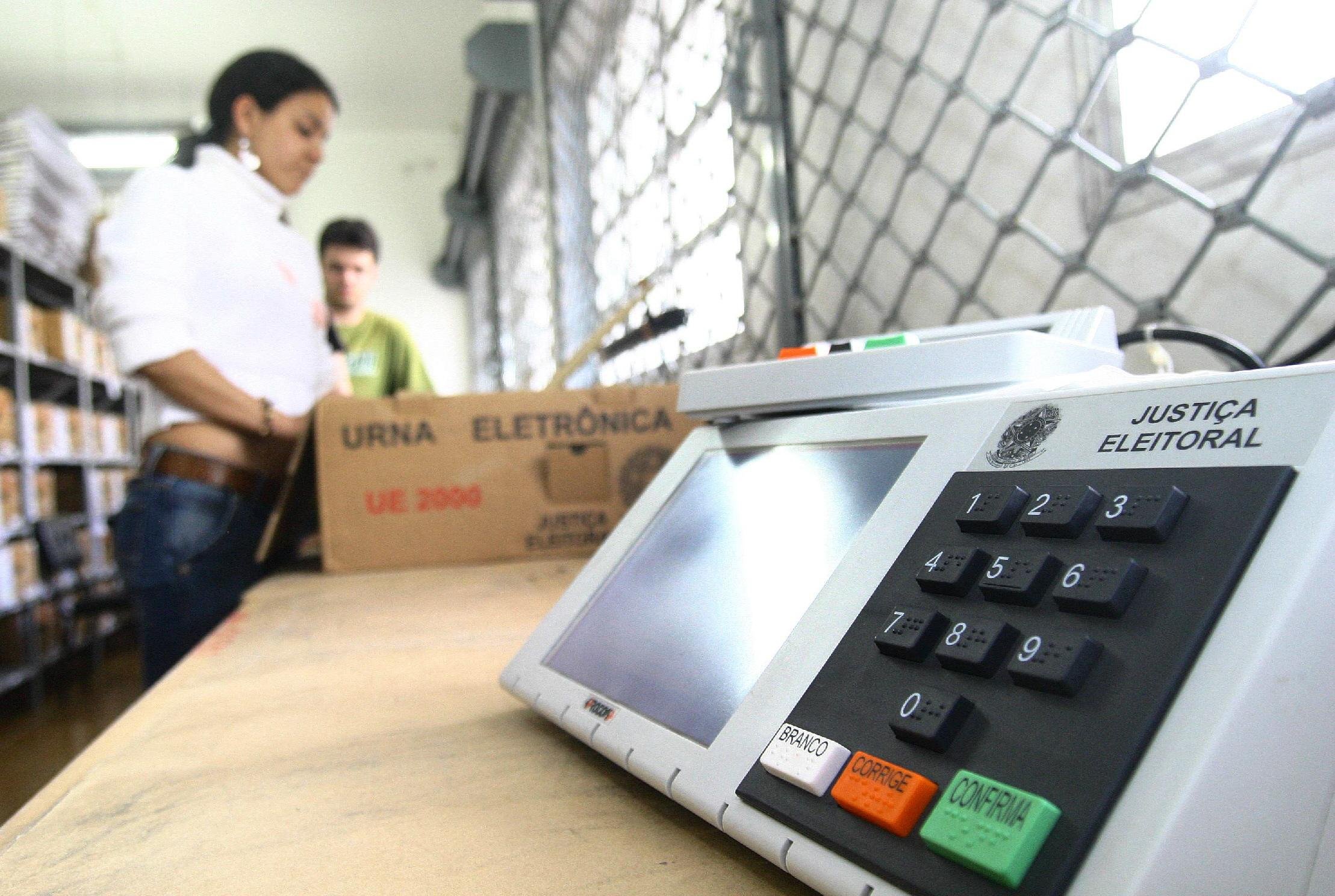 Mais de 130 milh&otilde;es de brasileiros v&atilde;o &agrave;s urnas neste domingo