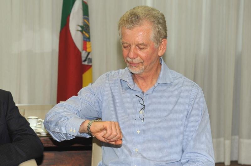 Antes mesmo do resultado oficial, Tarso cumprimentou Fortunati por poss&iacute;vel vit&oacute;ria