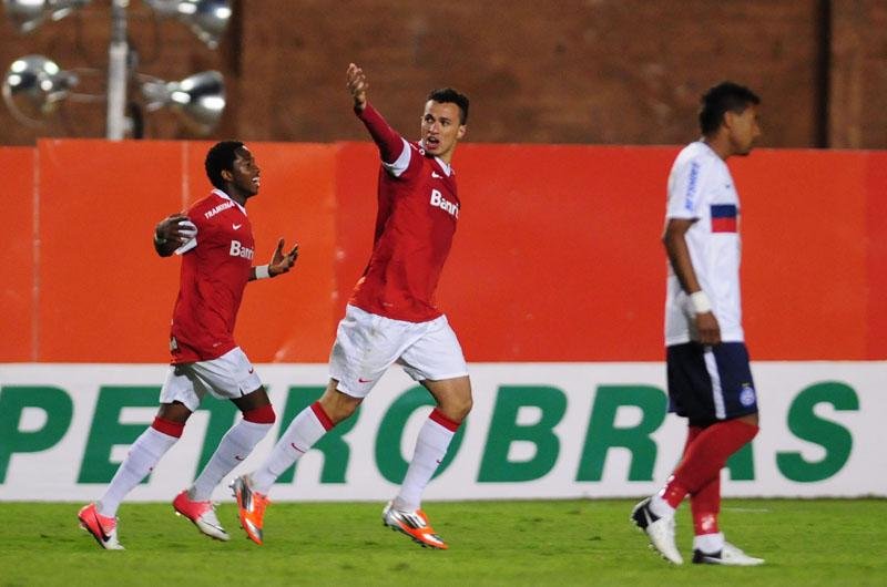 Centroavante do Inter ter&aacute; que se apresentar &agrave; Sele&ccedil;&atilde;o Brasileira apesar de les&atilde;o