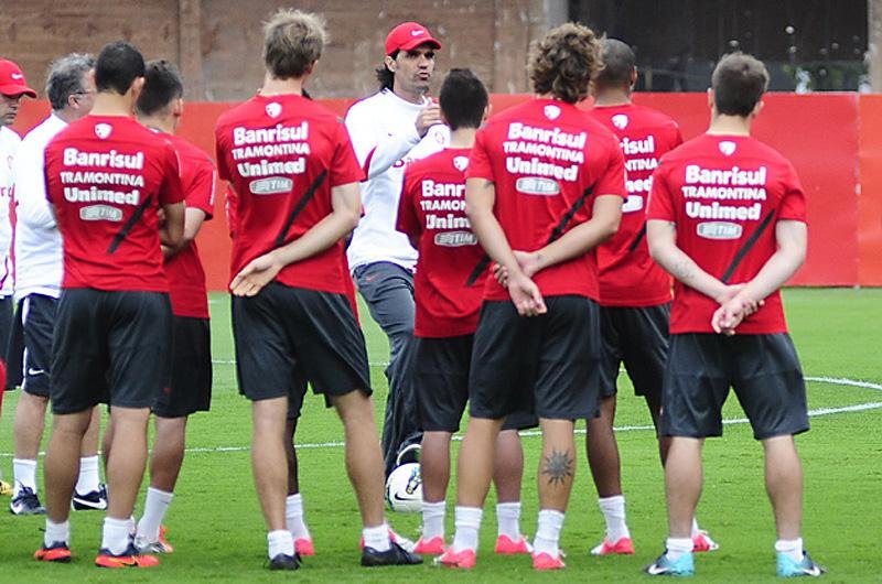 Fernand&atilde;o faz mist&eacute;rio nos dois treinos preparat&oacute;rios para o jogo de quarta-feira