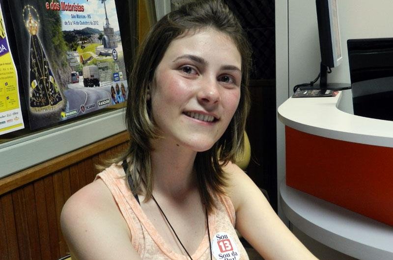 Gislaine completar&aacute; 18 anos no dia da posse