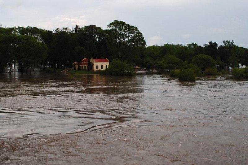 Chuva intensa na fronteira com o Uruguai causou transbordamento do rio que d&aacute; nome &agrave; cidade