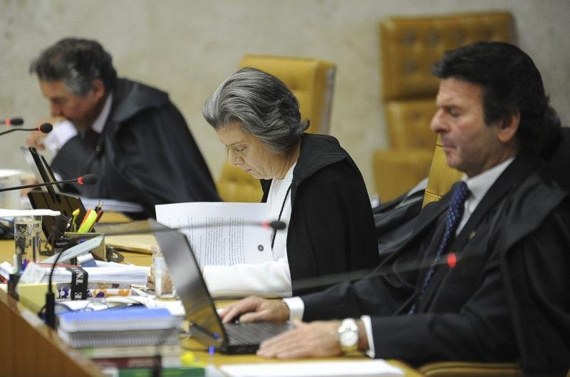 Ministros do STF, Marco Aurelio de Mello, C&aacute;rmen L&uacute;cia e Luiz Fux, durante julgamento do mensal&atilde;o