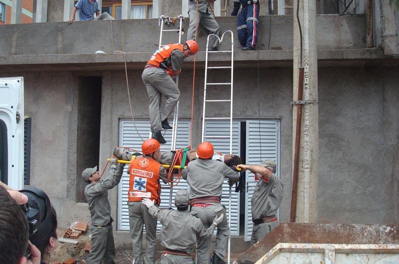 Colegas afirmaram que pedreiro estava de capacete