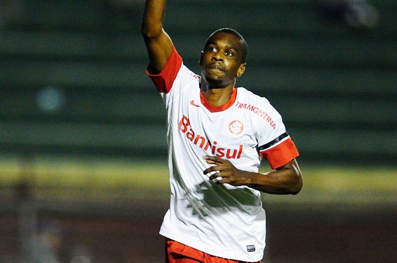 Juan sente indisposi&ccedil;&atilde;o estomacal e &eacute; d&uacute;vida de &uacute;ltima hora do Inter