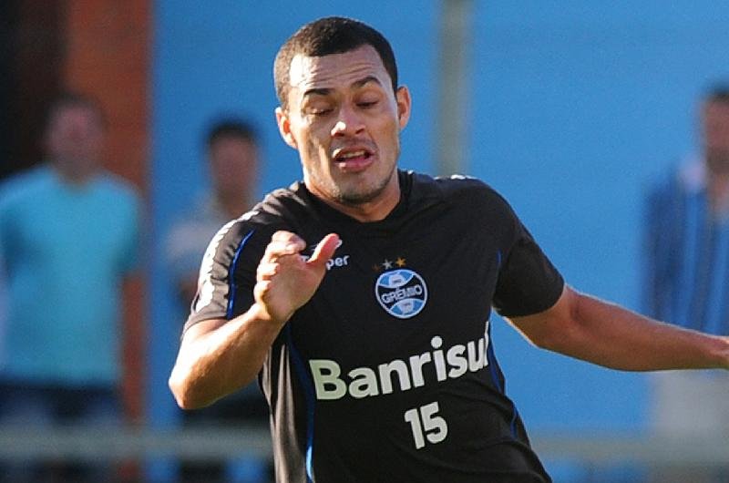 Volante do Gr&ecirc;mio acredita que ainda &eacute; poss&iacute;vel sonhar com t&iacute;tulo do campeonato